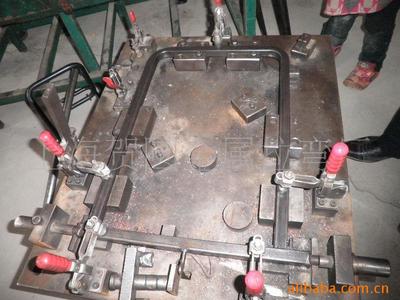 上海月凌金屬拉彎廠 專業(yè)提供20方管彎管、車架加工及焊接組裝服務